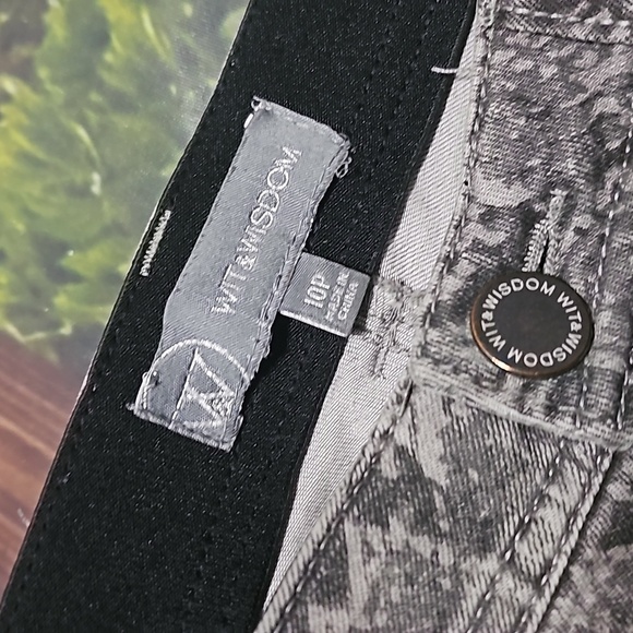 Wit‎ & Wisdom Animal Print High Waist Jeans Size 10P Petite - Picture 3 of 5